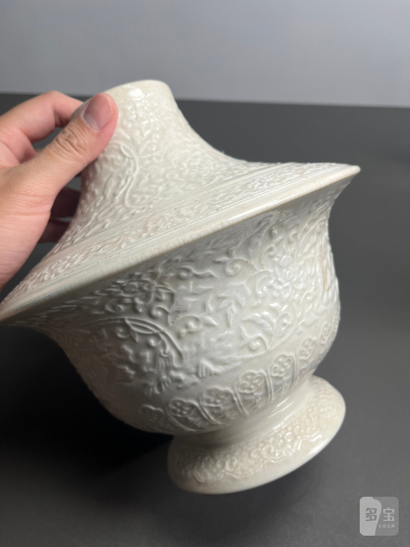 清乾隆  仿定窑模印花口瓶 - 图4